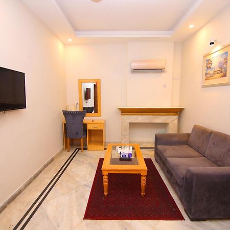 Premier Inn Mall Лахор Экстерьер фото