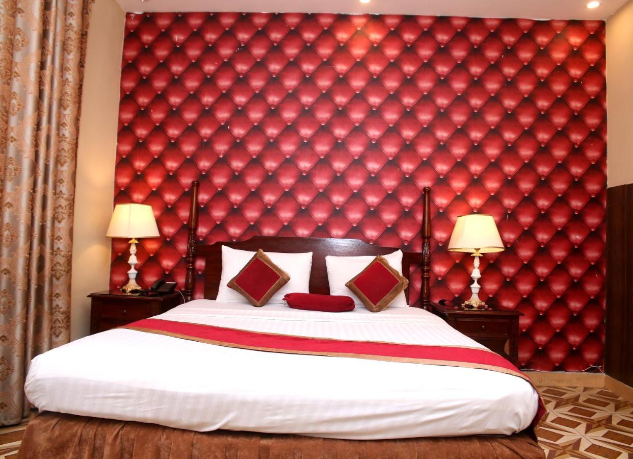 Premier Inn Mall Лахор Экстерьер фото