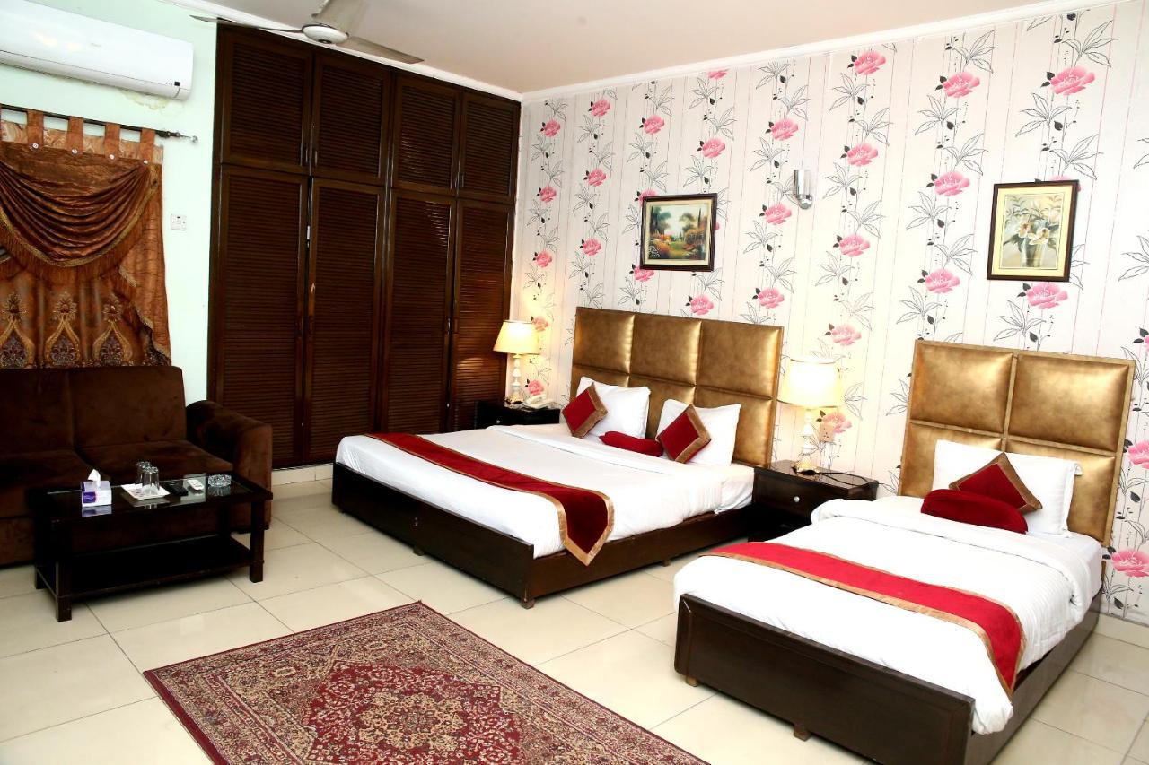 Premier Inn Mall Лахор Экстерьер фото