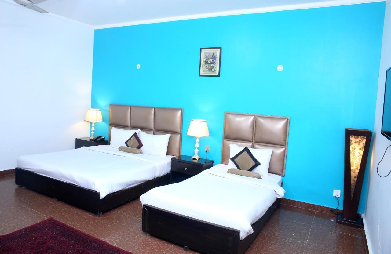 Premier Inn Mall Лахор Экстерьер фото