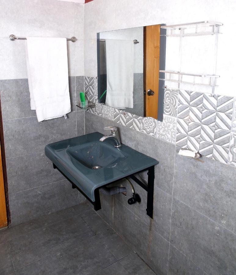 Premier Inn Mall Лахор Экстерьер фото