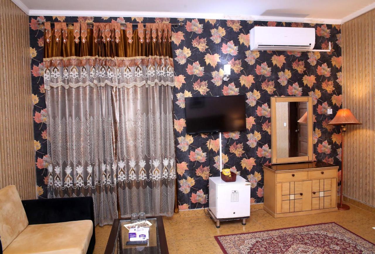Premier Inn Mall Лахор Экстерьер фото
