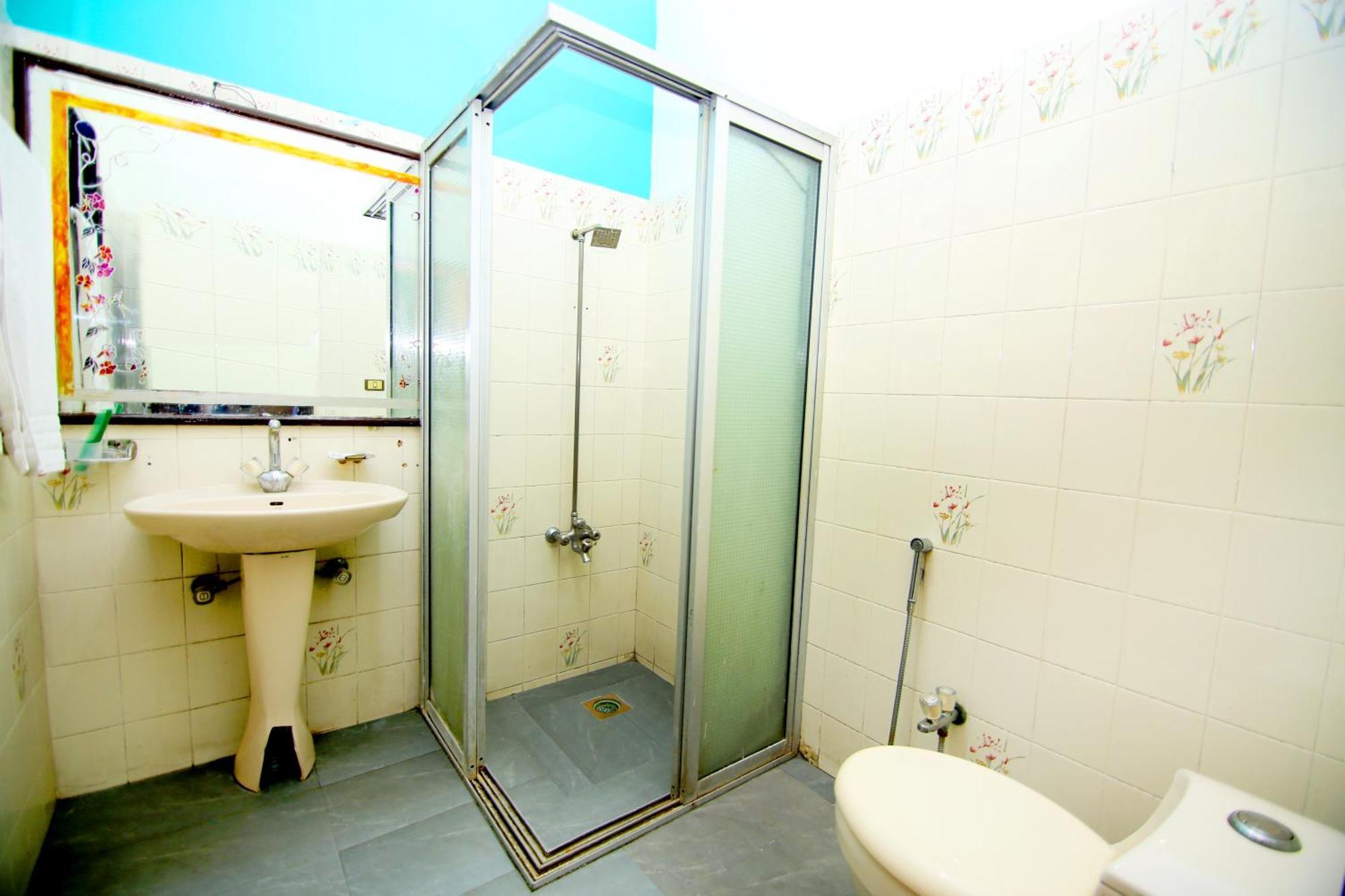 Premier Inn Mall Лахор Экстерьер фото