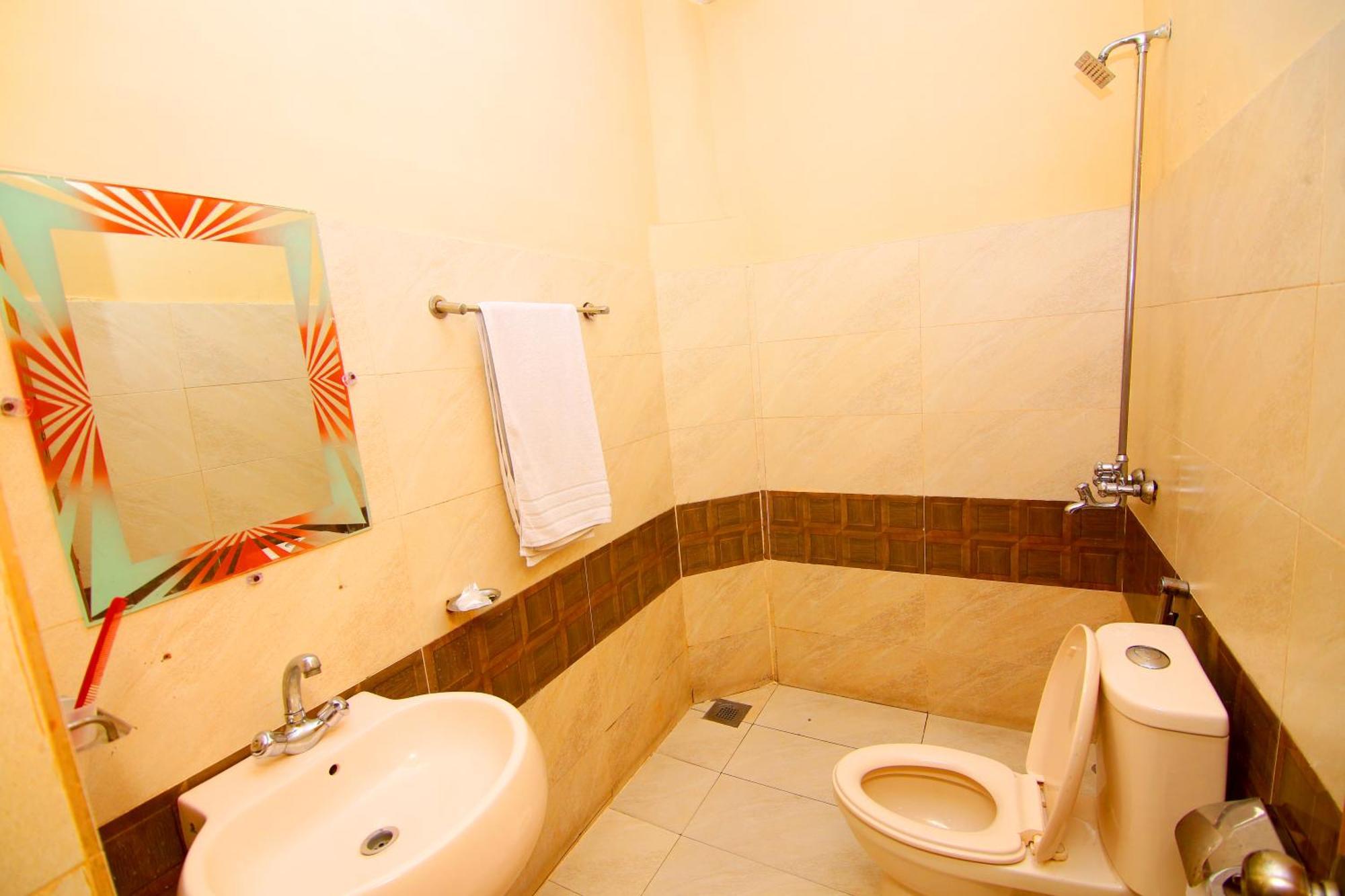 Premier Inn Mall Лахор Экстерьер фото