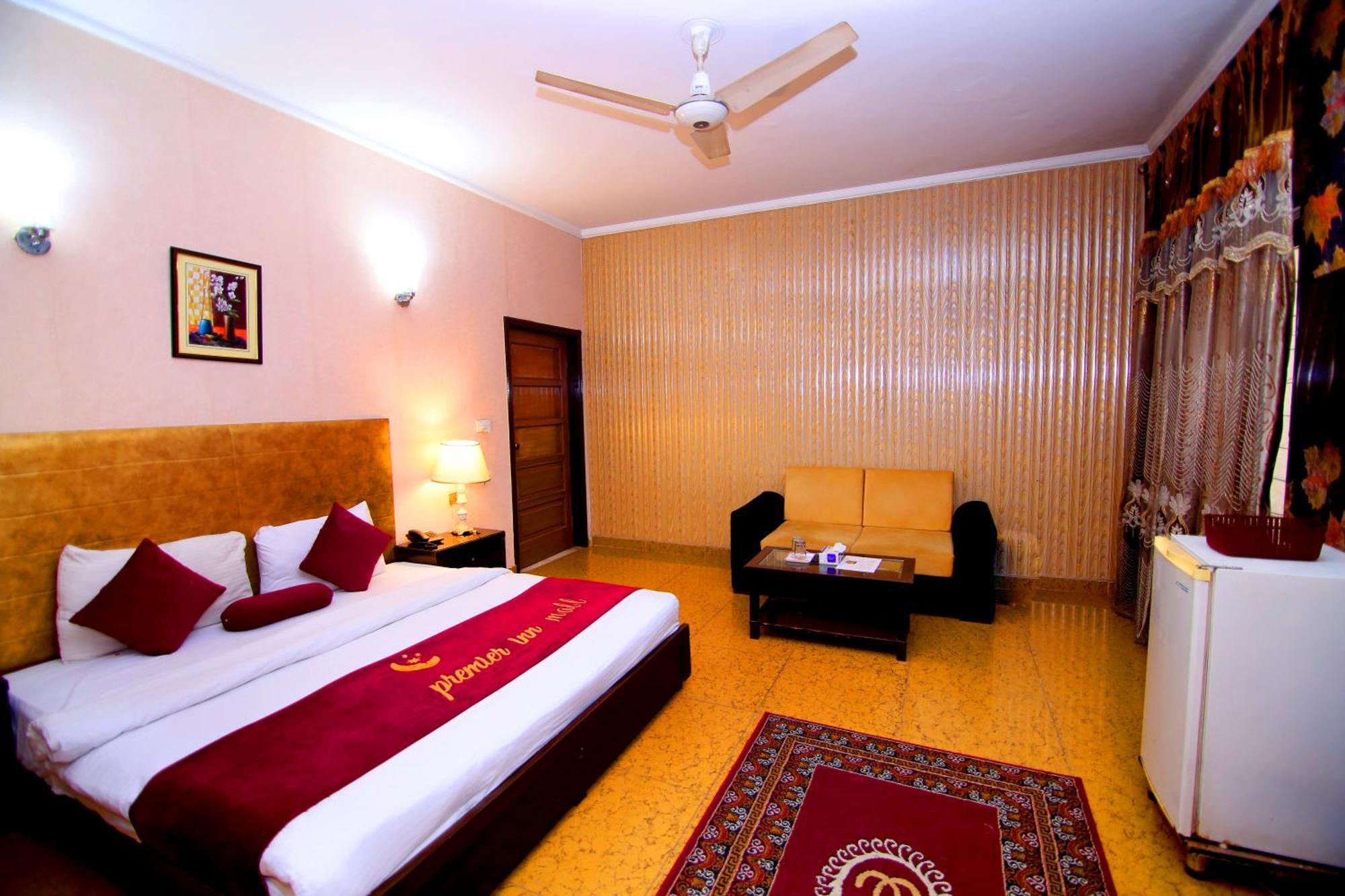 Premier Inn Mall Лахор Экстерьер фото