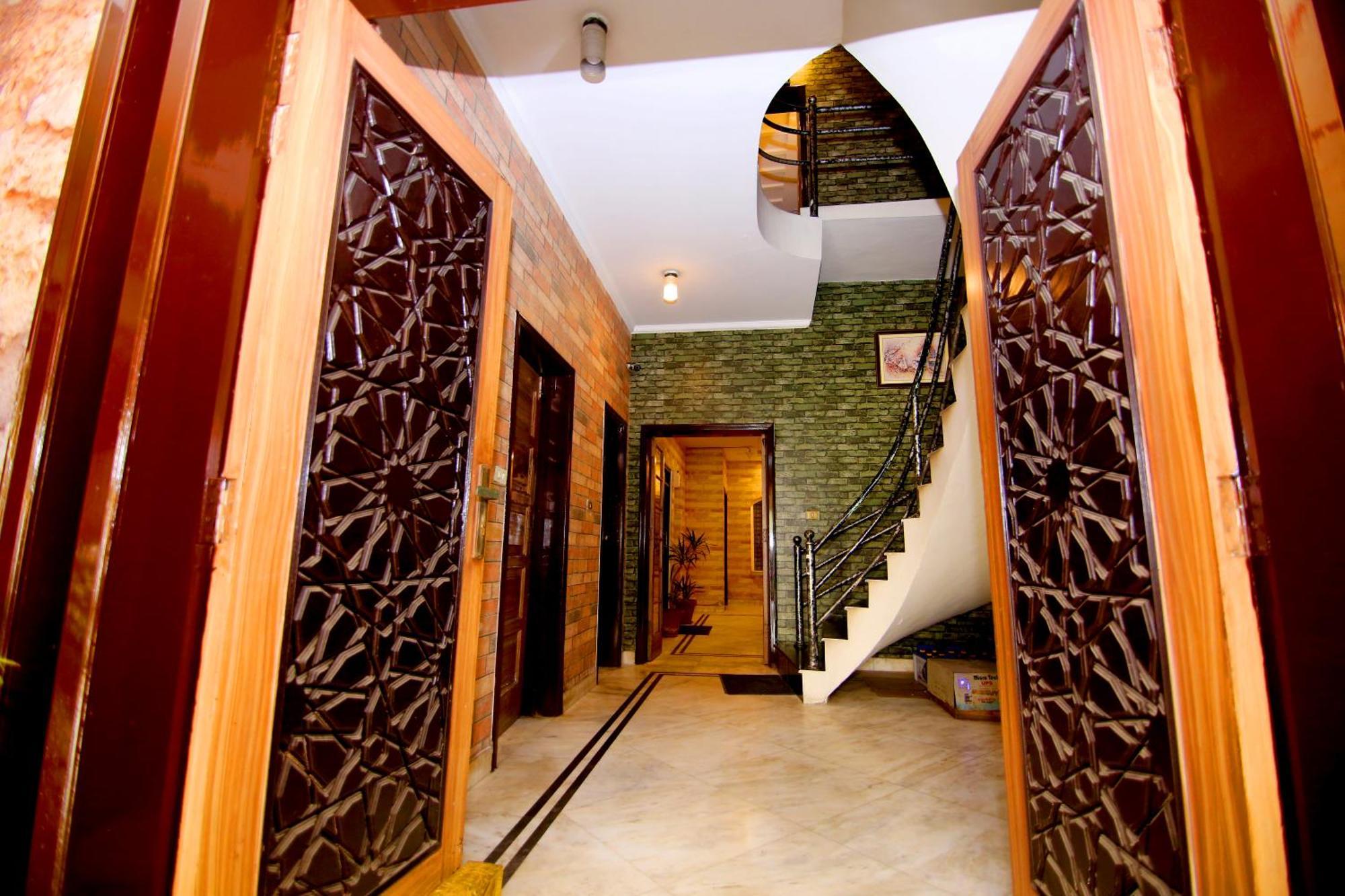 Premier Inn Mall Лахор Экстерьер фото