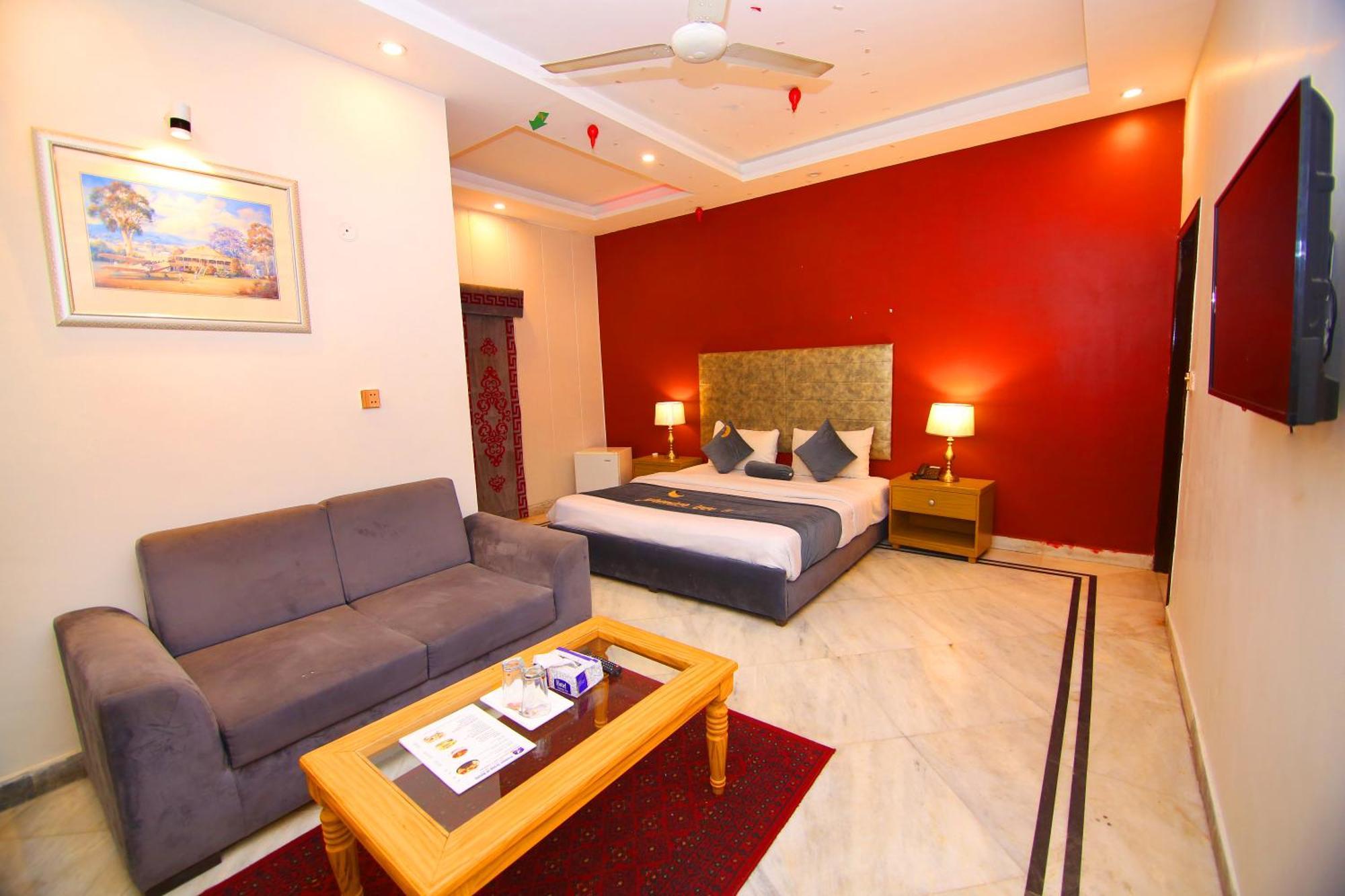 Premier Inn Mall Лахор Экстерьер фото