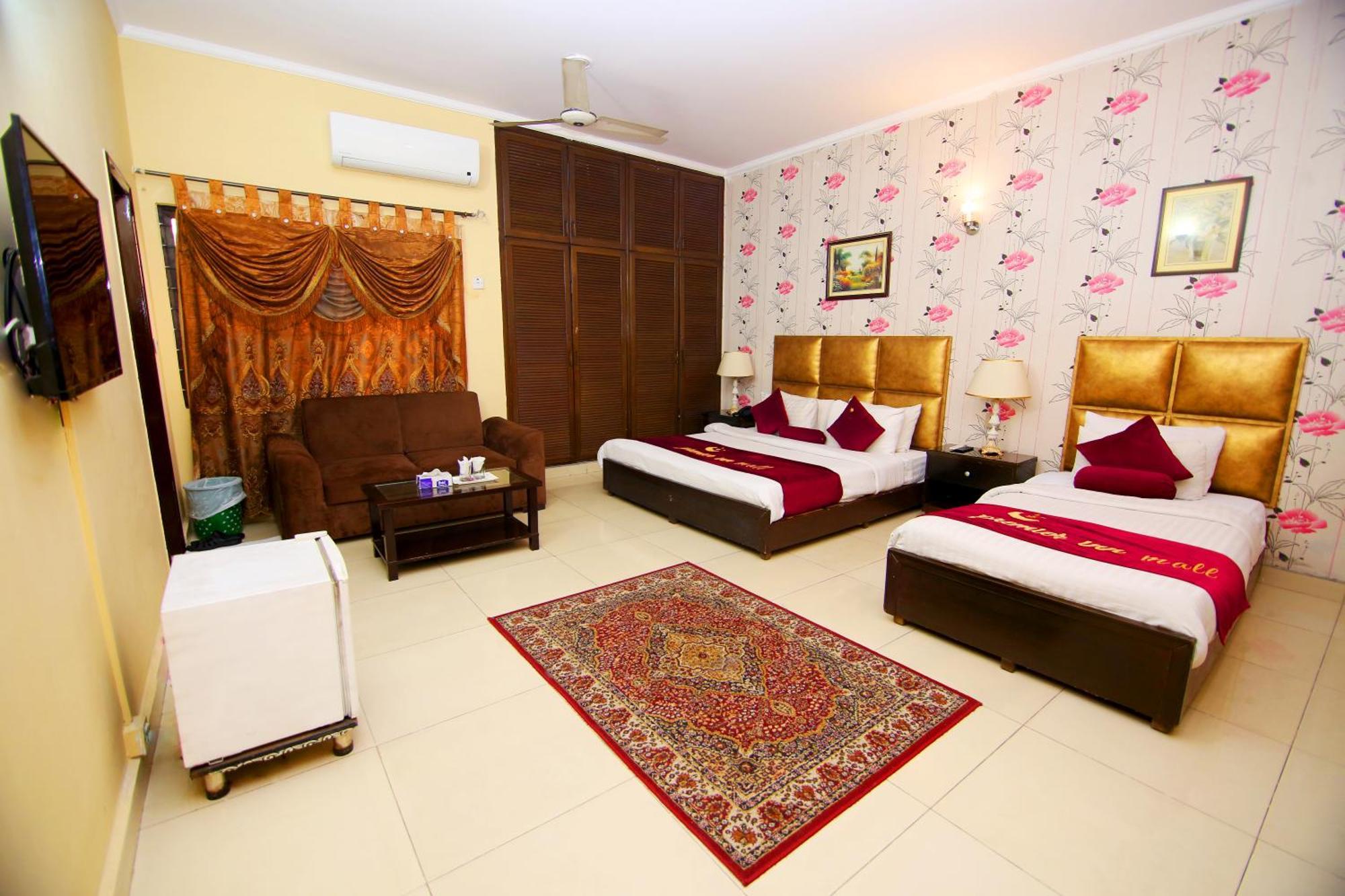 Premier Inn Mall Лахор Экстерьер фото