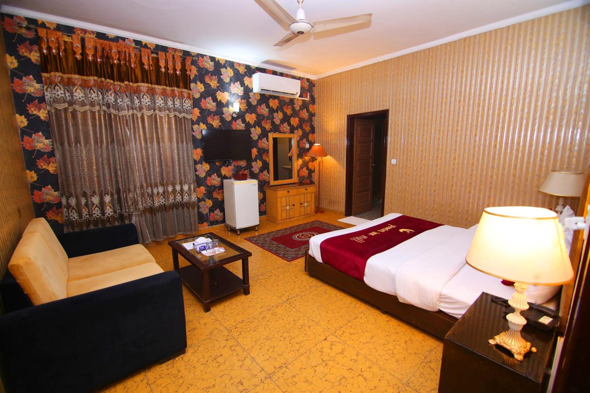 Premier Inn Mall Лахор Экстерьер фото