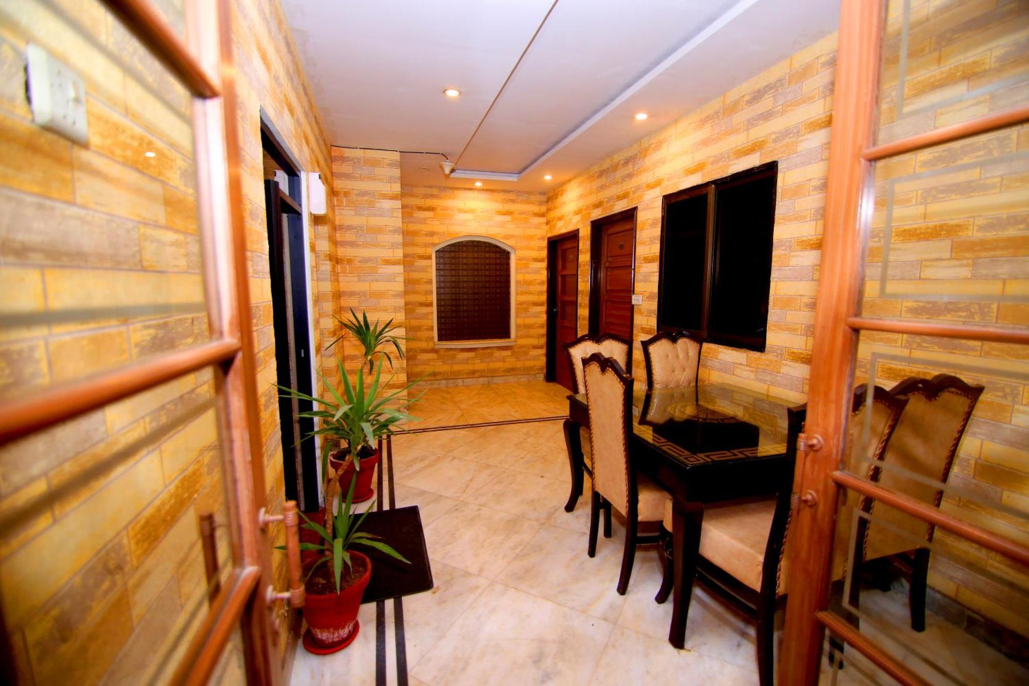 Premier Inn Mall Лахор Экстерьер фото