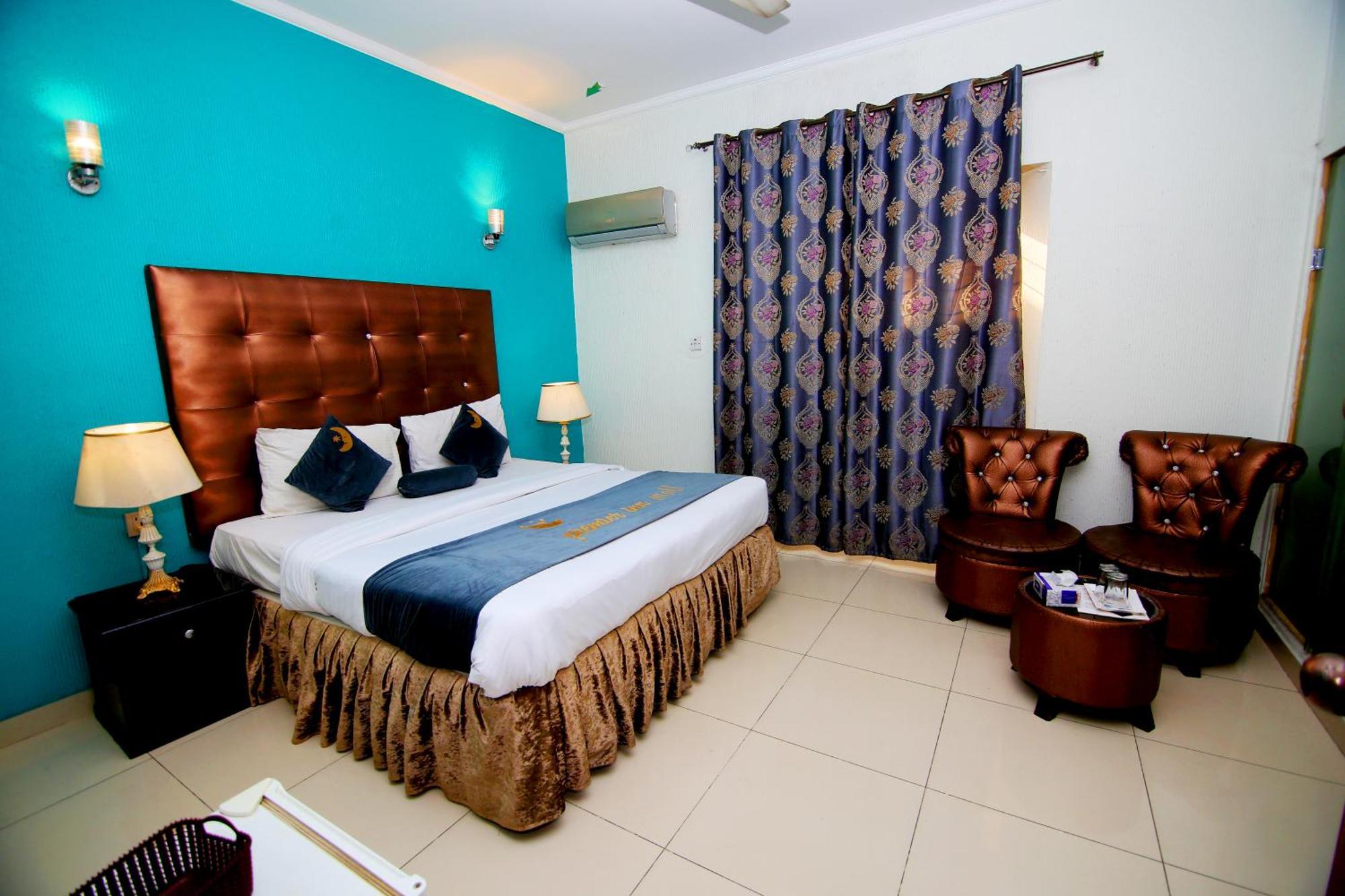 Premier Inn Mall Лахор Экстерьер фото